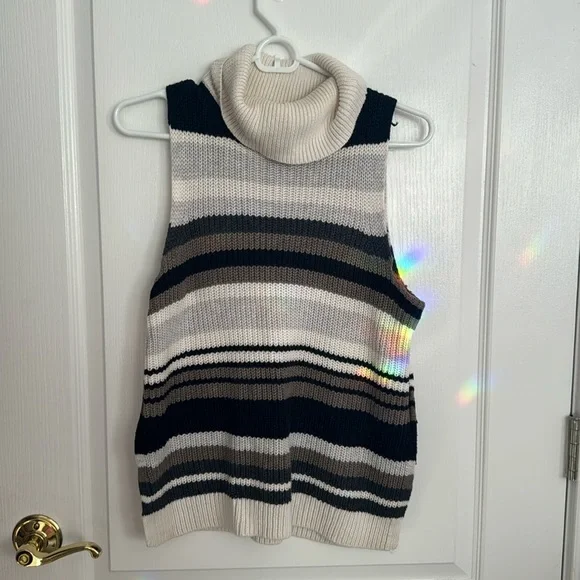 Sleeveless Sweater | Abercrombie & Fitch | Size S - Picture 2 of 4